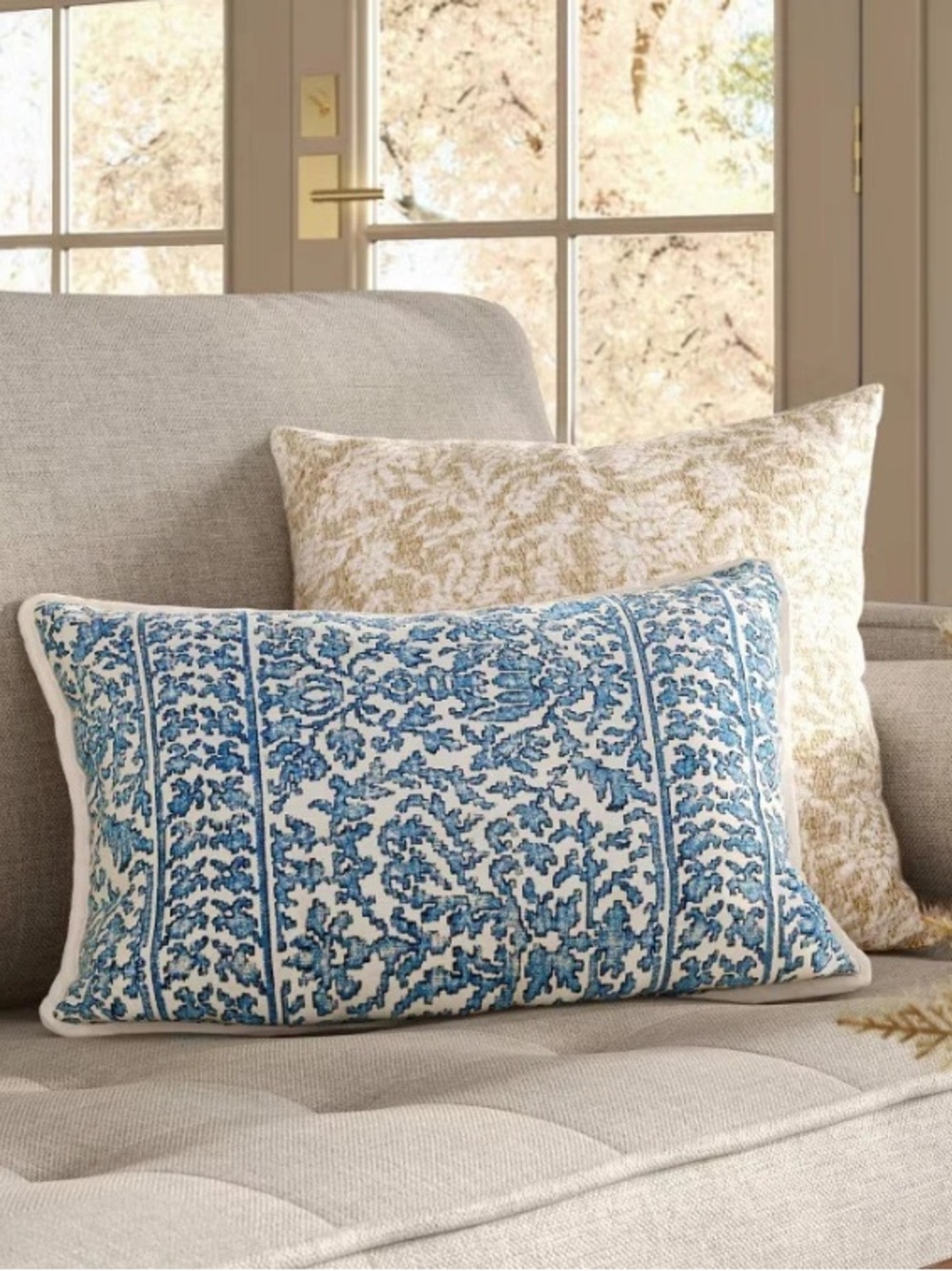 THRESHOLD NWT Lumbar Ikat Stripe Throw Pillow -blue -14x20
